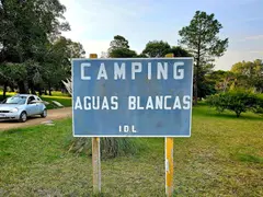 Entrada al camping sobre la Ruta 81.