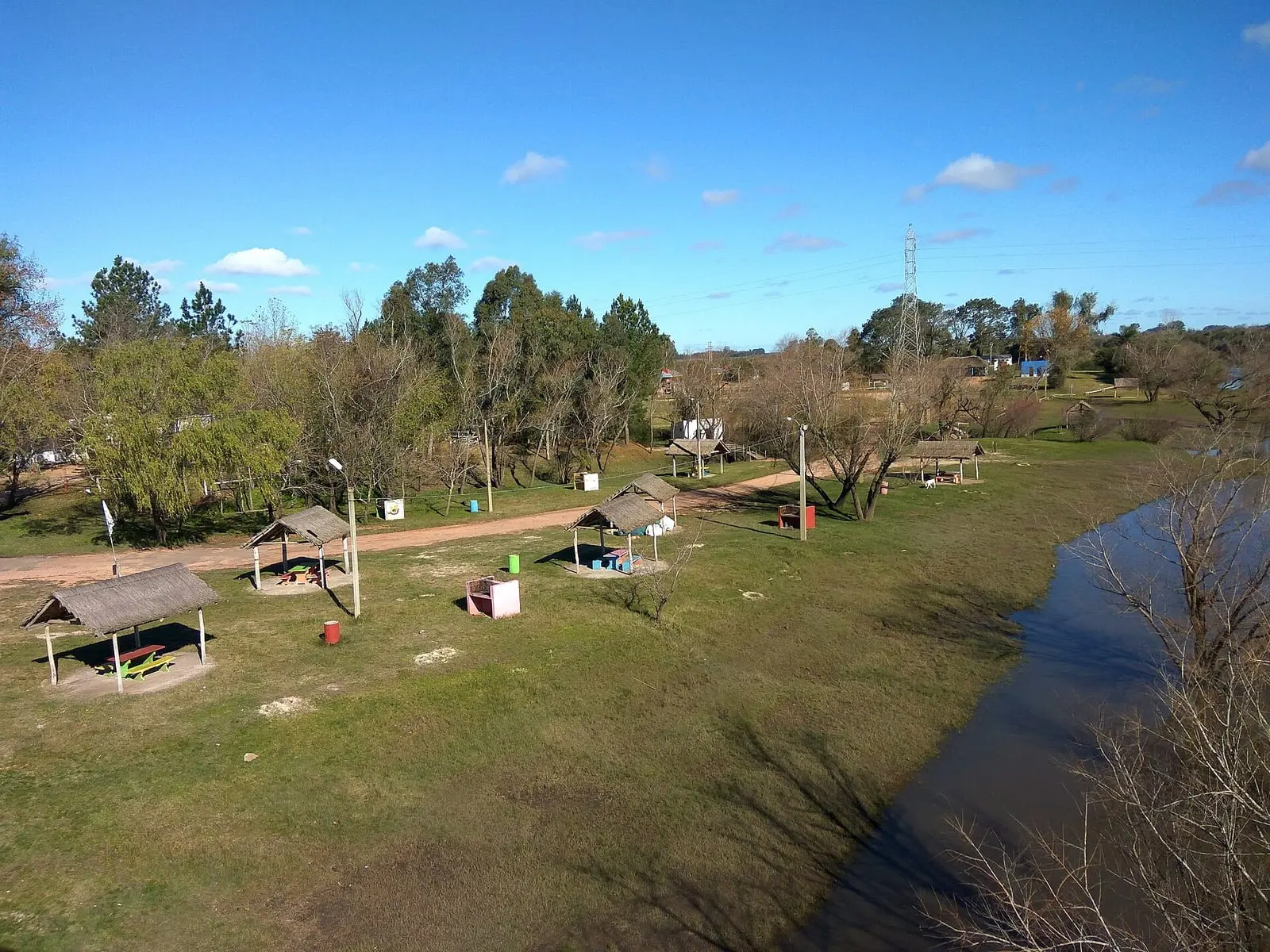 Camping municipal de Villa Ansina frente al río Tacuarembó.