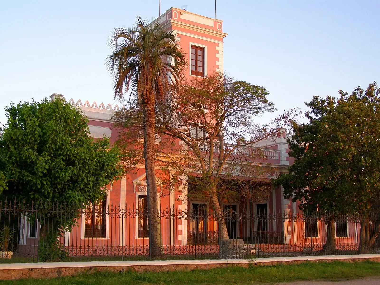 Edificio histórico de Parador Tajes.