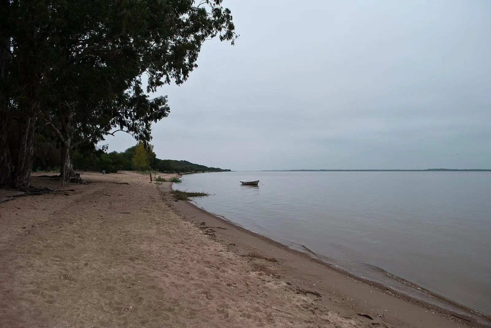 Playa de la Agraciada, a orillas del río Uruguay.