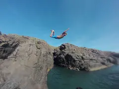 Afloramiento rocoso junto al mar en Punta Ballena.